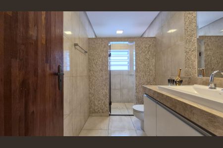 Casa à venda com 198m², 3 quartos e 2 vagasBanheiro da suíte