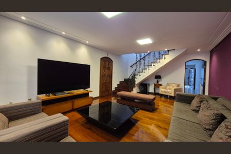 Casa à venda com 198m², 3 quartos e 2 vagasSala