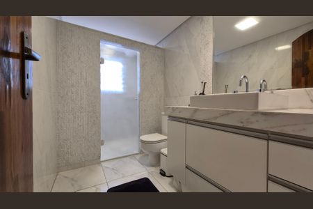 Casa à venda com 198m², 3 quartos e 2 vagasBanheiro