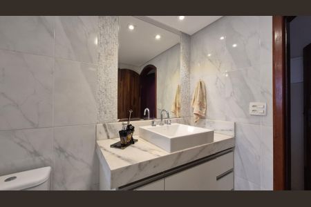 Casa à venda com 198m², 3 quartos e 2 vagasBanheiro