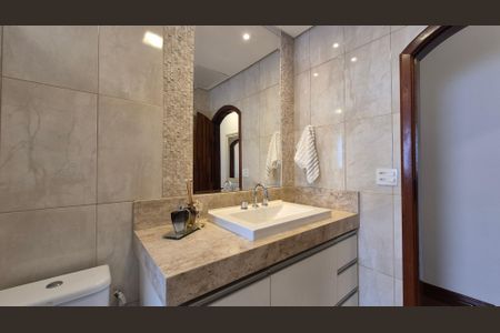 Casa à venda com 198m², 3 quartos e 2 vagasBanheiro da suíte