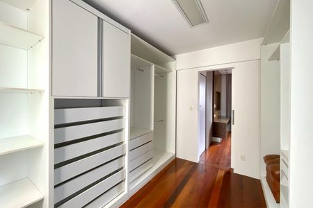 Apartamento para alugar com 100m², 2 quartos e 2 vagasCloset da suíte 1