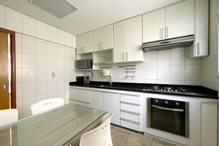 Apartamento para alugar com 100m², 2 quartos e 2 vagasCozinha