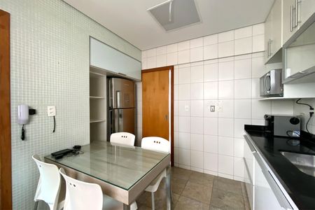 Apartamento para alugar com 100m², 2 quartos e 2 vagasCozinha