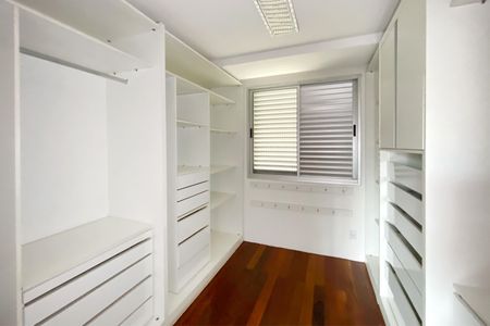 Apartamento para alugar com 100m², 2 quartos e 2 vagasCloset da suíte 1