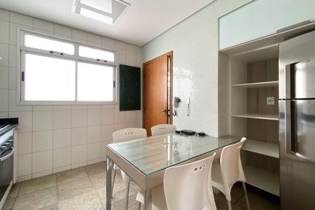 Apartamento para alugar com 100m², 2 quartos e 2 vagasCozinha