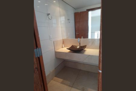 Casa à venda com 360m², 4 quartos e 4 vagasFoto 01