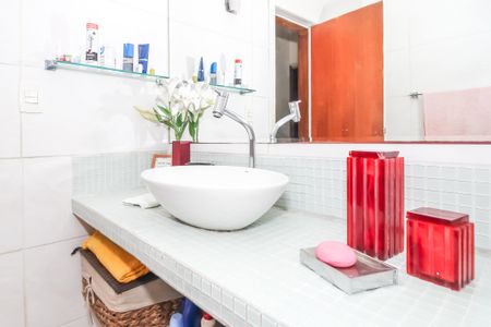 Casa à venda com 144m², 2 quartos e 1 vagaBanheiro