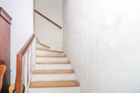 Casa à venda com 144m², 2 quartos e 1 vagaEscada