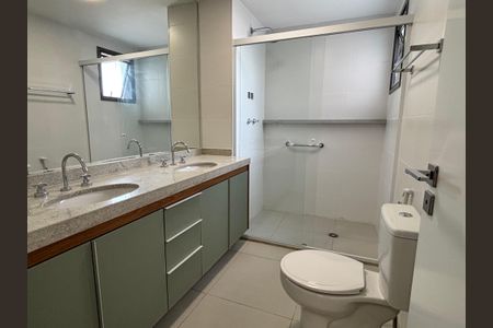Apartamento à venda com 132m², 3 quartos e 2 vagas Apartamento à venda com 132m², 3 quartos e 2 vagasBanheiro da Suíte 1