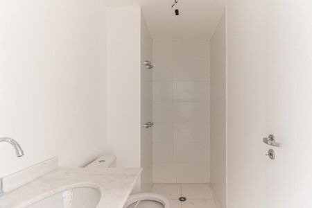 Banheiro de kitnet/studio para alugar com 1 quarto, 25m² em República, São Paulo