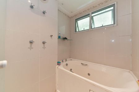 Apartamento à venda com 207m², 3 quartos e 3 vagas Apartamento à venda com 207m², 3 quartos e 3 vagasBanheiro da Suíte 3