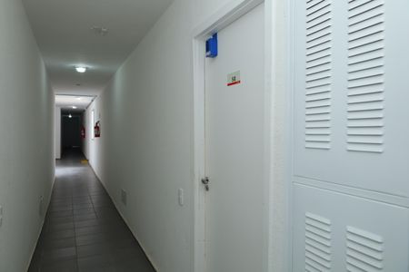 Apartamento para alugar com 43m², 2 quartos e sem vagaÁrea comum - Saguão do andar