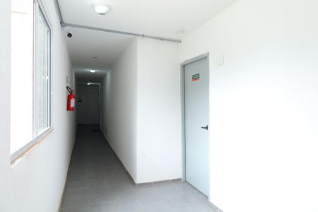 Apartamento para alugar com 43m², 2 quartos e sem vagaÁrea comum - Saguão do andar