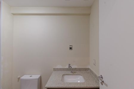 Banheiro de kitnet/studio à venda com 1 quarto, 26m² em Indianópolis, São Paulo