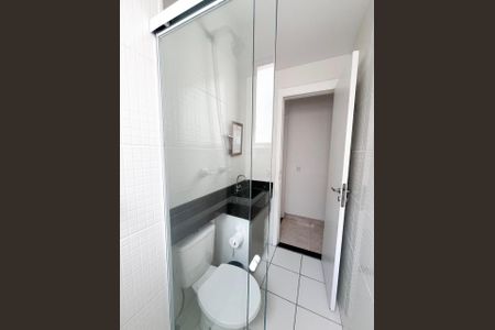 Banheiro de apartamento para alugar com 2 quartos, 50m² em Cidade Ocian, Praia Grande