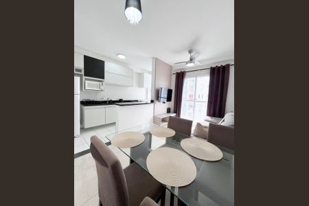 Sala de apartamento para alugar com 2 quartos, 50m² em Cidade Ocian, Praia Grande