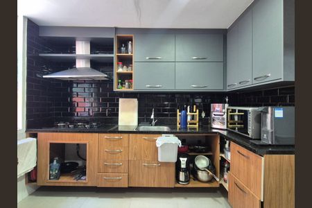 Casa de condomínio para alugar com 145m², 3 quartos e 2 vagasCozinha 