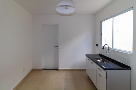 Cozinha de casa para alugar com 1 quarto, 34m² em Vila Celeste, São Paulo
