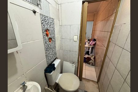 Banheiro de casa para alugar com 1 quarto, 32m² em Arthur Alvim, São Paulo