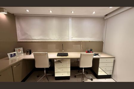 Apartamento para alugar com 183m², 3 quartos e 2 vagas Apartamento para alugar com 183m², 3 quartos e 2 vagasQuarto 01 - Suite c/ Home Office