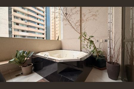 Apartamento para alugar com 183m², 3 quartos e 2 vagas Apartamento para alugar com 183m², 3 quartos e 2 vagasVaranda - Ofurô