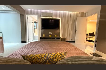 Apartamento para alugar com 183m², 3 quartos e 2 vagas Apartamento para alugar com 183m², 3 quartos e 2 vagasQuarto 01 - Suite