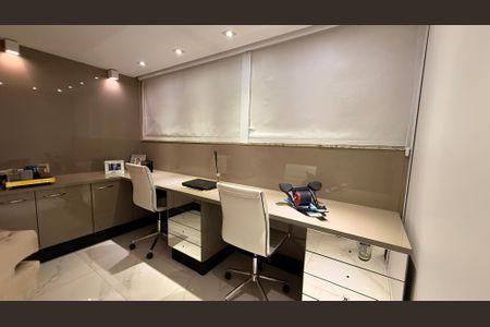 Apartamento para alugar com 183m², 3 quartos e 2 vagas Apartamento para alugar com 183m², 3 quartos e 2 vagasQuarto 01 - Suite c/ Home Office