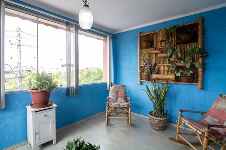 Casa à venda com 100m², 5 quartos e 2 vagas Casa à venda com 100m², 5 quartos e 2 vagasSala de Inverno