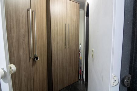 Casa à venda com 100m², 5 quartos e 2 vagas Casa à venda com 100m², 5 quartos e 2 vagasCloset suite