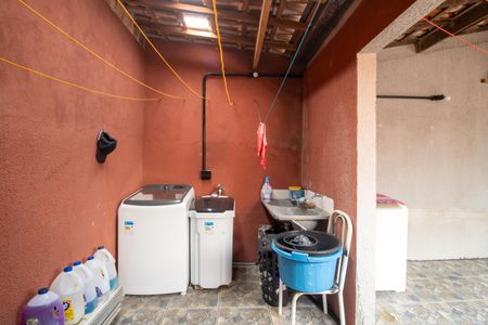 Casa à venda com 100m², 5 quartos e 2 vagas Casa à venda com 100m², 5 quartos e 2 vagasÁrea de Serviço