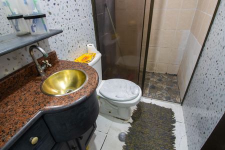 Casa à venda com 100m², 5 quartos e 2 vagas Casa à venda com 100m², 5 quartos e 2 vagasBanheiro 1