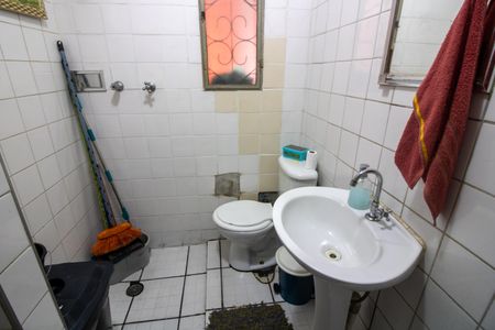 Casa à venda com 100m², 5 quartos e 2 vagas Casa à venda com 100m², 5 quartos e 2 vagasBanheiro 3