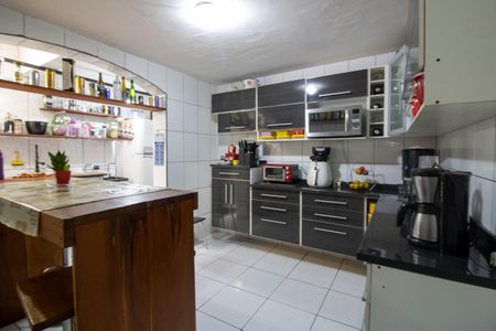 Casa à venda com 100m², 5 quartos e 2 vagas Casa à venda com 100m², 5 quartos e 2 vagasCozinha
