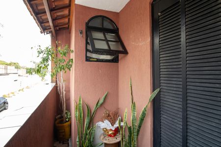 Casa à venda com 100m², 5 quartos e 2 vagas Casa à venda com 100m², 5 quartos e 2 vagasVaranda Suite