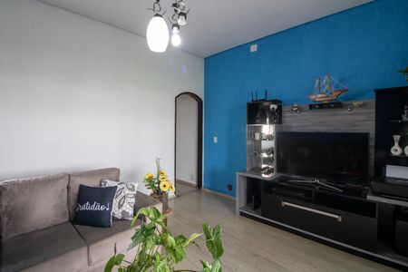 Casa à venda com 100m², 5 quartos e 2 vagas Casa à venda com 100m², 5 quartos e 2 vagasSala de Cinema