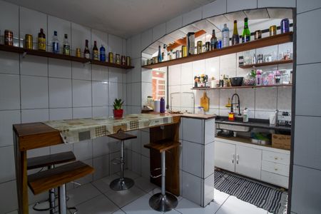 Casa à venda com 100m², 5 quartos e 2 vagas Casa à venda com 100m², 5 quartos e 2 vagasCozinha