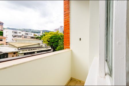 Apartamento para alugar com 90m², 3 quartos e 1 vagaVaranda