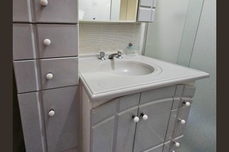 Casa para alugar com 278m², 3 quartos e 6 vagasBanheiro