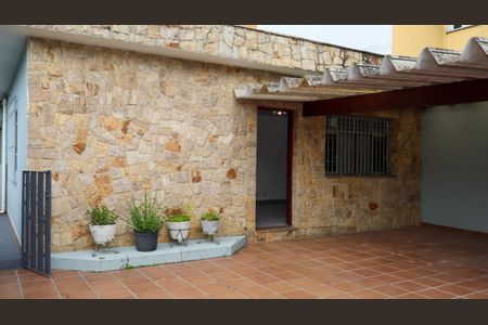 Casa para alugar com 278m², 3 quartos e 6 vagasFachada