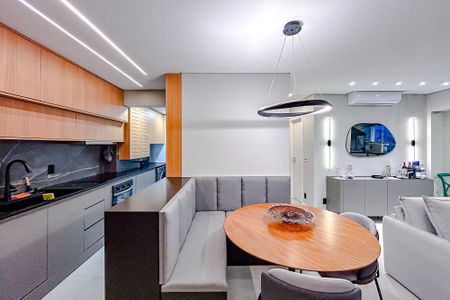 Apartamento à venda com 79m², 2 quartos e 1 vagaSala de Jantar