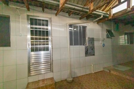 Casa à venda com 175m², 3 quartos e 3 vagasCasa dos fundos