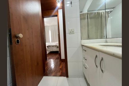 Apartamento à venda com 83m², 3 quartos e 2 vagasBanheiro social 