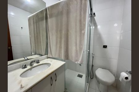 Apartamento à venda com 83m², 3 quartos e 2 vagasBanheiro social 