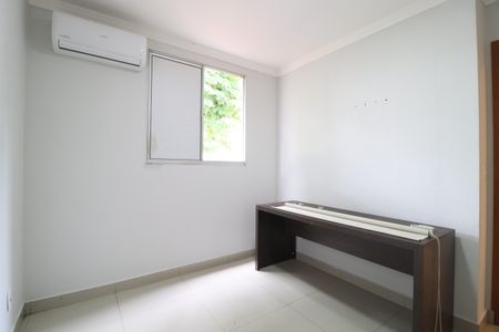 Quarto 1 de apartamento para alugar com 2 quartos, 45m² em Shopping Park, Uberlândia
