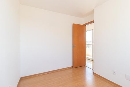 Quarto 1 de apartamento para alugar com 2 quartos, 49m² em Uberaba, Curitiba