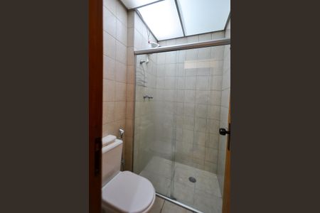 Banheiro de apartamento à venda com 1 quarto, 29m² em Savassi, Belo Horizonte