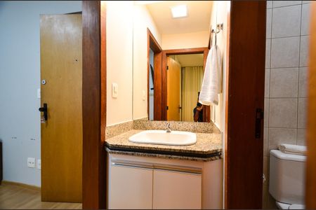 Banheiro de apartamento à venda com 1 quarto, 29m² em Savassi, Belo Horizonte