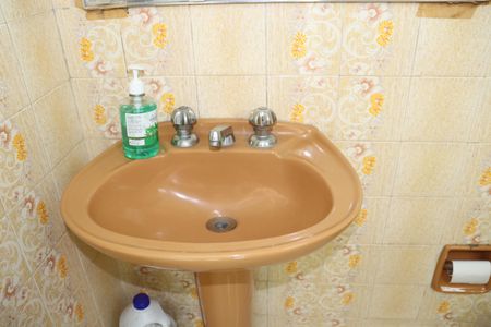 Casa de condomínio à venda com 56m², 2 quartos e sem vagaBanheiro