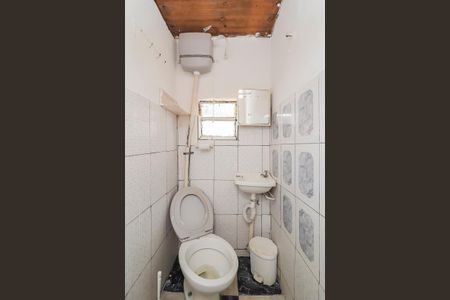 Banheiro de casa para alugar com 1 quarto, 25m² em Vila Taquari, São Paulo